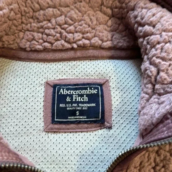 Abercrombie & Fitch Sherpa Half-Zip Satin Trim Sweatshirt in Mauve size small - Picture 2 of 8